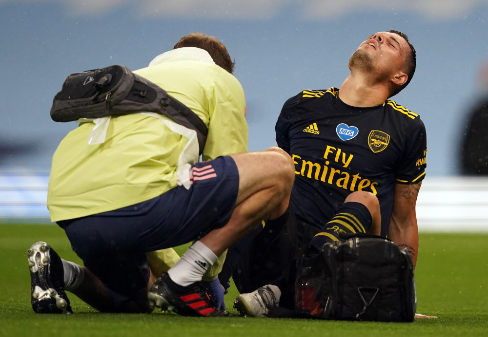 包含尼斯迎英超关键赛，冲刺阶段更衣室发声，球迷炸锅，年轻球员得到机会的词条