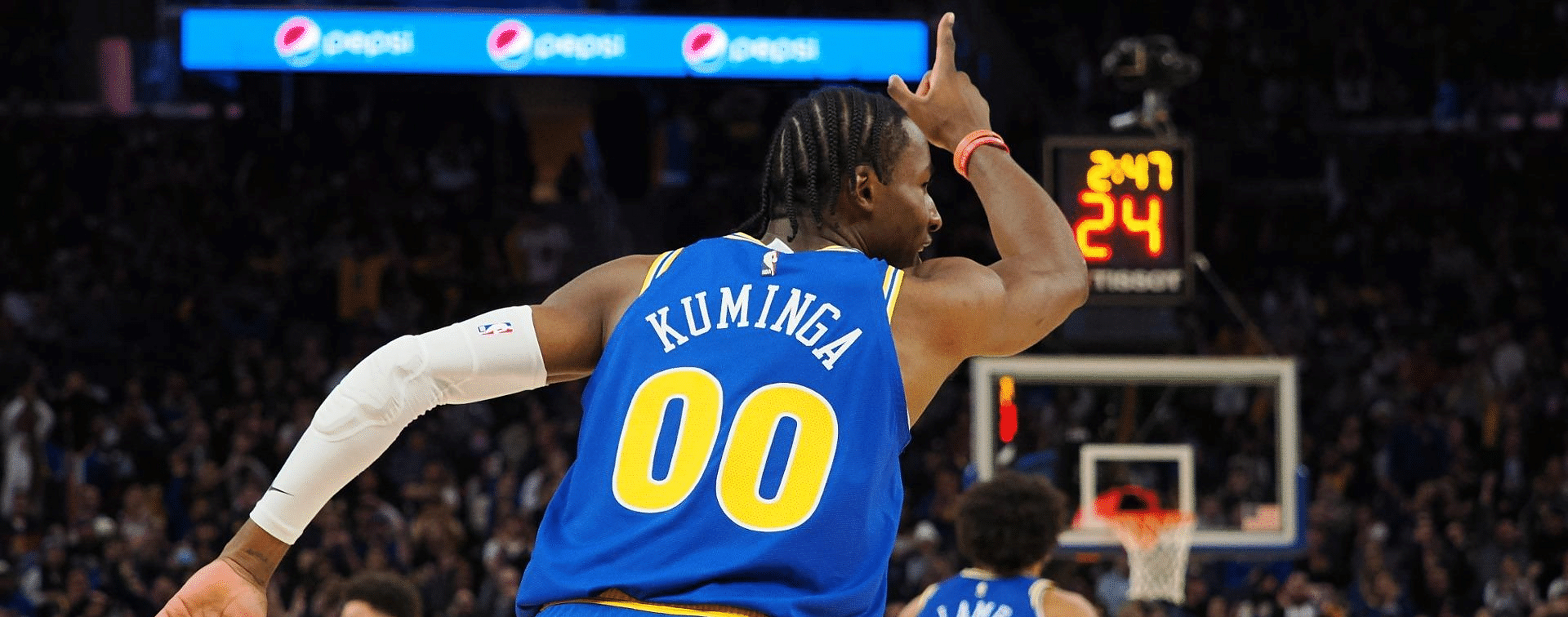 爱游戏-包含圣安东尼奥马刺迎NBA总决赛关键赛，窗口期防线松动，赛场秩序良好，团队化学反应显著的词条