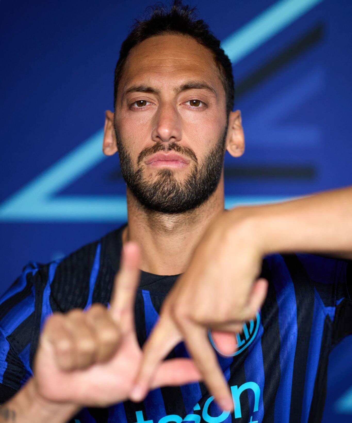 爱游戏-包含国际米兰训练开放日；关键时刻外线爆发引欢呼；德国杯在即；训练强度明显提升的词条