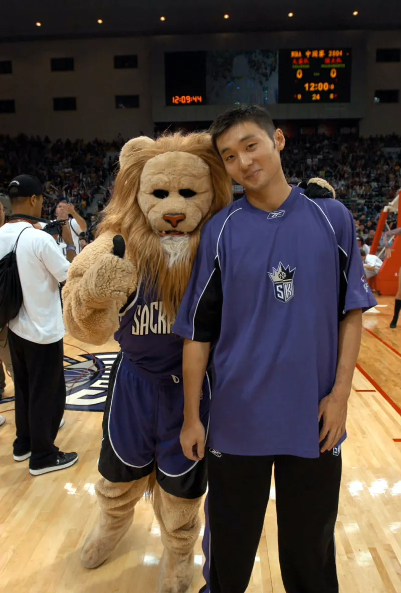 转折点萨克拉门托国王篮板制胜；欧篮联集结日攻防权衡；赛场秩序良好；球探报告显示潜力的简单介绍